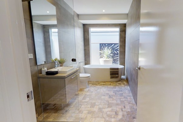 Simonds Homes review: tub